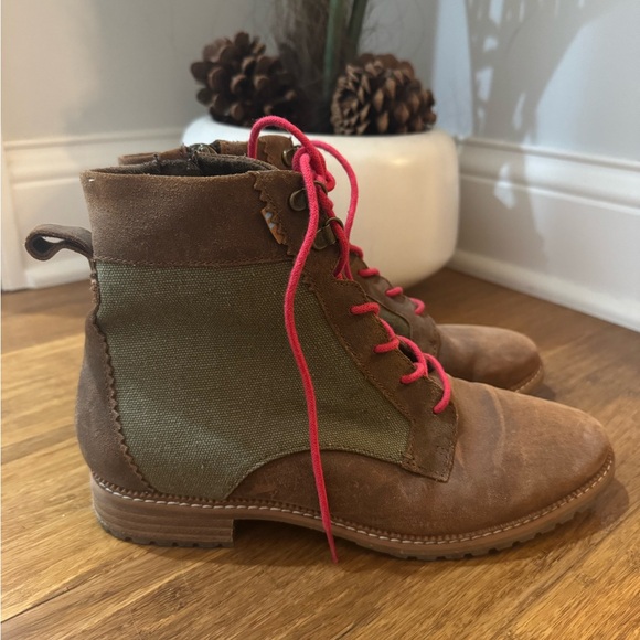 Tom’s Rustic Boot - Picture 3 of 7